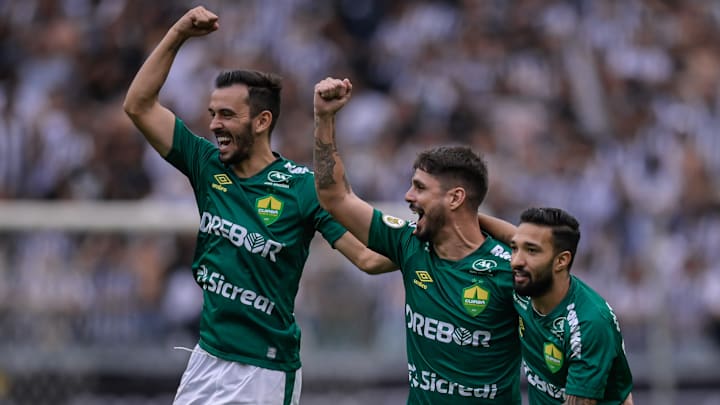 No primeiro turno, em jogo de cinco gols, Dourado levou a melhor quando foi à Arena Chapecó No primeiro turno, em jogo de cinco gols, Dourado levou a melhor quando foi à Arena Chapecó