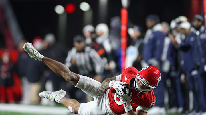 Nov 29, 2025; Piscataway, New Jersey, USA; Rutgers Scarlet Knights wide receiver KJ Duff (8) makes a catch against the Penn State Nittany Lions during the second half at SHI Stadium. Mandatory Credit: Vincent Carchietta-Imagn Images