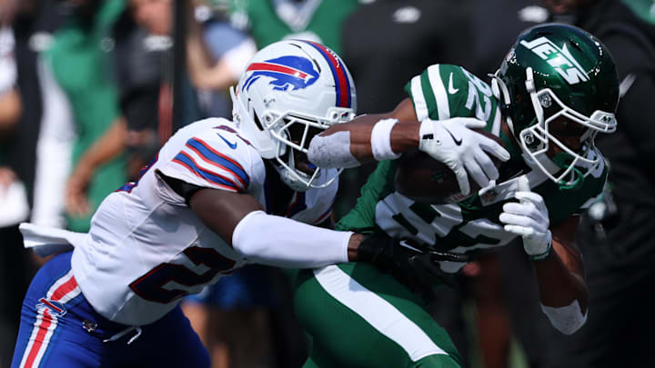 Sep 14, 2025; East Rutherford, New Jersey, USA; New York Jets wide receiver Arian Smith (82) makes a catch against Buffalo Bills cornerback Tre'Davious White (27) during the first half at MetLife Stadium. Mandatory Credit: Vincent Carchietta-Imagn Images Sep 14, 2025; East Rutherford, New Jersey, USA; New York Jets wide receiver Arian Smith (82) makes a catch against Buffalo Bills cornerback Tre'Davious White (27) during the first half at MetLife Stadium. Mandatory Credit: Vincent Carchietta-Imagn Images