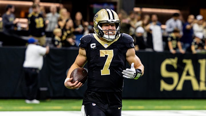 Nov 17, 2024; New Orleans, Louisiana, USA; New Orleans Saints tight end Taysom Hill (7) reacts to scoring a touchdown against the Cleveland Browns during the second half at Caesars Superdome. Mandatory Credit: Stephen Lew-Imagn Images Nov 17, 2024; New Orleans, Louisiana, USA; New Orleans Saints tight end Taysom Hill (7) reacts to scoring a touchdown against the Cleveland Browns during the second half at Caesars Superdome. Mandatory Credit: Stephen Lew-Imagn Images