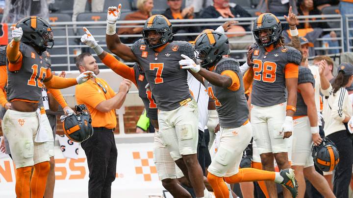 Oct 3, 2026; Knoxville, Tennessee, USA; Tennessee Volunteers linebacker Arion Carter (7) reacts after recovering a fumble against the Auburn Tigers during the second quarter at Neyland Stadium. Mandatory Credit: Randy Sartin-Imagn Images Oct 3, 2026; Knoxville, Tennessee, USA; Tennessee Volunteers linebacker Arion Carter (7) reacts after recovering a fumble against the Auburn Tigers during the second quarter at Neyland Stadium. Mandatory Credit: Randy Sartin-Imagn Images
