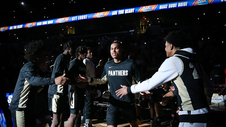 Syracuse basketball 2026 5-star target Jordan Smith Jr., who will visit SU soon, and his teammates finished No. 1 nationally.