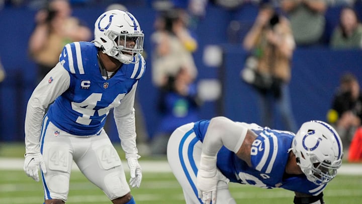 Indianapolis Colts linebacker Zaire Franklin (44) lines up on the line of scrimmage Sunday, Jan. 8,