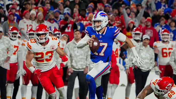 Buffalo Bills quarterback Josh Allen runs with the ball for a touchdown against Kansas City Chiefs linebacker Drue Tranquill 