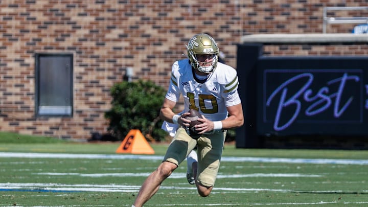 Oct 18, 2025; Durham, North Carolina, USA; Georgia Tech Yellow Jackets quarterback Haynes King (10) runs with the ball during the first half of the game against Duke Blue Devils at Wallace Wade Stadium. Mandatory Credit: Jaylynn Nash-Imagn Images Oct 18, 2025; Durham, North Carolina, USA; Georgia Tech Yellow Jackets quarterback Haynes King (10) runs with the ball during the first half of the game against Duke Blue Devils at Wallace Wade Stadium. Mandatory Credit: Jaylynn Nash-Imagn Images