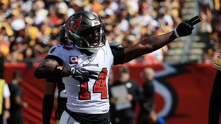 Tampa Bay Buccaneers wide receiver Chris Godwin Jr. (14) celebrates a first down during the first quarter against the Pittsburgh Steelers at Raymond James Stadium. Tampa Bay Buccaneers wide receiver Chris Godwin Jr. (14) celebrates a first down during the first quarter against the Pittsburgh Steelers at Raymond James Stadium.