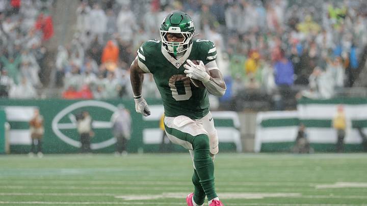 Oct 11, 2026; East Rutherford, New Jersey, USA; New York Jets running back Braelon Allen (0) runs with the ball for a touchdown against the Cleveland Browns during the fourth quarter at MetLife Stadium. Mandatory Credit: Brad Penner-Imagn Images Oct 11, 2026; East Rutherford, New Jersey, USA; New York Jets running back Braelon Allen (0) runs with the ball for a touchdown against the Cleveland Browns during the fourth quarter at MetLife Stadium. Mandatory Credit: Brad Penner-Imagn Images
