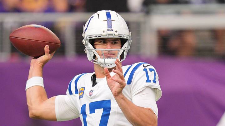 Indianapolis Colts quarterback Daniel Jones (17) practices before the game Indianapolis Colts quarterback Daniel Jones (17) practices before the game