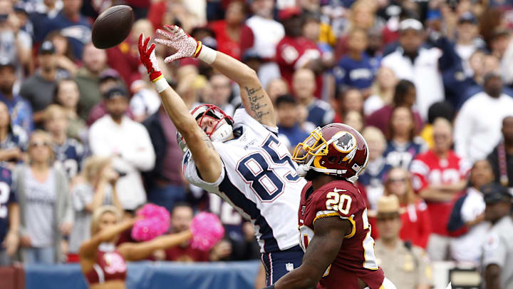 Oct 6, 2019; Landover, MD, USA; New England Patriots tight end Ryan Izzo (85) leaps to attempt a