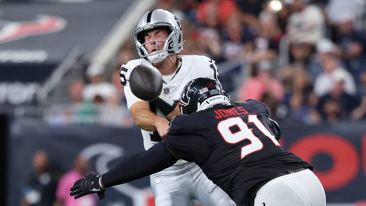 Las Vegas Raiders quarterback Fernando Mendoza (15) and Houston Texans defensive tackle Naquan Jones Las Vegas Raiders quarterback Fernando Mendoza (15) and Houston Texans defensive tackle Naquan Jones