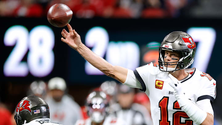Tom Brady sumó 485 pases completados en la temporada 2022-23