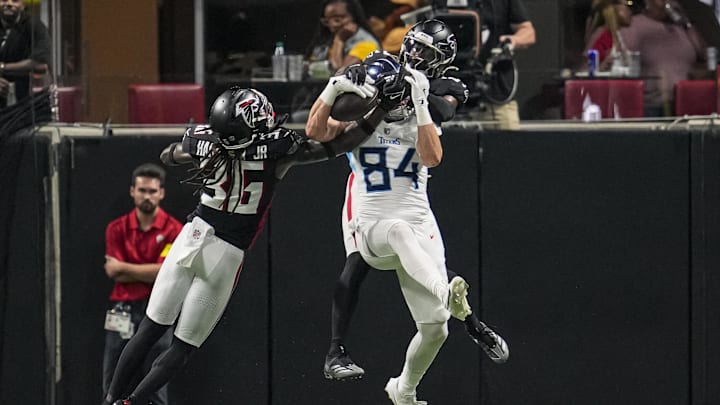Tennessee Titans tight end Gunnar Helm catches a touchdown pass defended by Atlanta Falcons safety Jordan Fuller. Mandatory Credit: Dale Zanine-Imagn Images