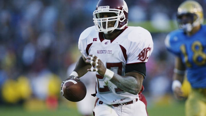 Erik Coleman runs with the ball.