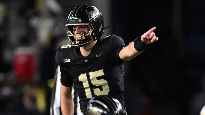Oct 16, 2026; West Lafayette, Indiana, USA; Purdue Boilermakers quarterback Ryan Browne (15) motions to his team during the second half against the Washington Huskies at Ross-Ade Stadium. Mandatory Credit: Marc Lebryk-Imagn Images Oct 16, 2026; West Lafayette, Indiana, USA; Purdue Boilermakers quarterback Ryan Browne (15) motions to his team during the second half against the Washington Huskies at Ross-Ade Stadium. Mandatory Credit: Marc Lebryk-Imagn Images