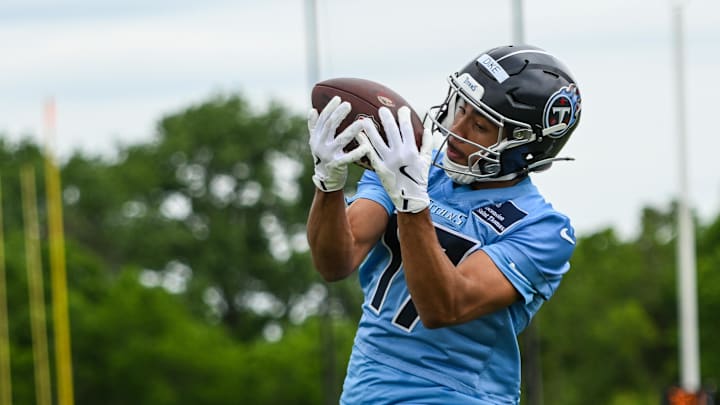 Tennessee Titans wide receiver Chimere Dike makes a catch goes through drills during Rookie Mini Camp. Mandatory Credit: Steve Roberts-Imagn Images