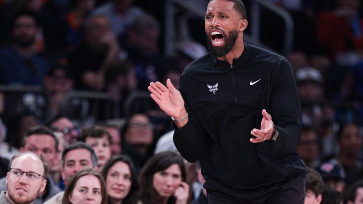 Apr 12, 2026; New York, New York, USA; Charlotte Hornets head coach Charles Lee reacts during the first half against the New York Knicks at Madison Square Garden. Mandatory Credit: Vincent Carchietta-Imagn Images