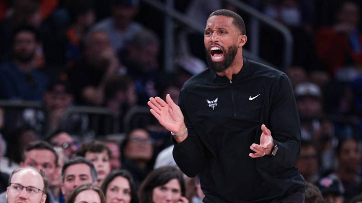 Charlotte Hornets head coach Charles Lee reacts during the first half against the New York Knicks Charlotte Hornets head coach Charles Lee reacts during the first half against the New York Knicks