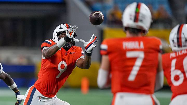 Sep 19, 2026; Charlotte, North Carolina, USA; Virginia Cavaliers tight end Dakota Twitty (9) catches a pass from quarterback Beau Pribula (7) during the second half against the West Virginia Mountaineers at Bank of America Stadium. Mandatory Credit: Jim Dedmon-Imagn Images Sep 19, 2026; Charlotte, North Carolina, USA; Virginia Cavaliers tight end Dakota Twitty (9) catches a pass from quarterback Beau Pribula (7) during the second half against the West Virginia Mountaineers at Bank of America Stadium. Mandatory Credit: Jim Dedmon-Imagn Images