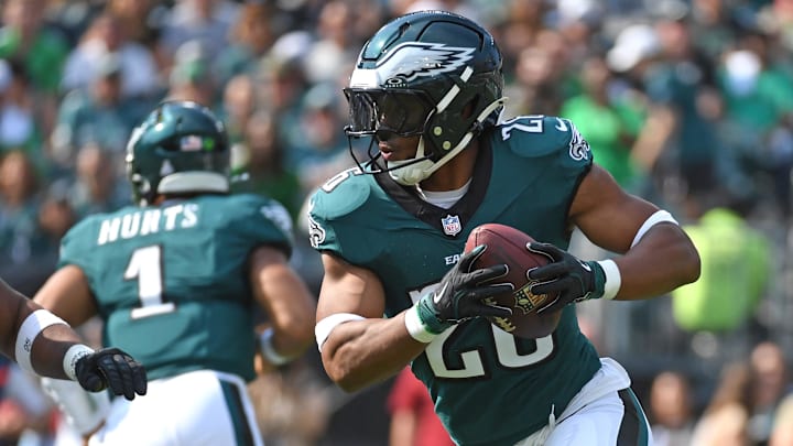 Oct 13, 2024; Philadelphia, Pennsylvania, USA; Philadelphia Eagles running back Saquon Barkley (26) runs with the football against the Cleveland Browns at Lincoln Financial Field. Mandatory Credit: Eric Hartline-Imagn Images Oct 13, 2024; Philadelphia, Pennsylvania, USA; Philadelphia Eagles running back Saquon Barkley (26) runs with the football against the Cleveland Browns at Lincoln Financial Field. Mandatory Credit: Eric Hartline-Imagn Images