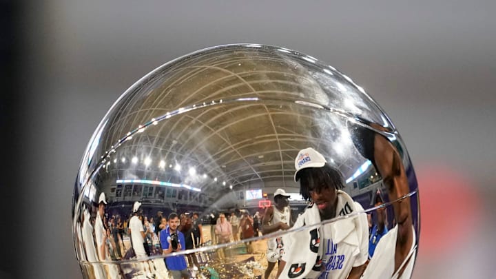 Syracuse basketball 2024 five-star signee Donnie Freeman and his IMG teammates will compete for a national title.