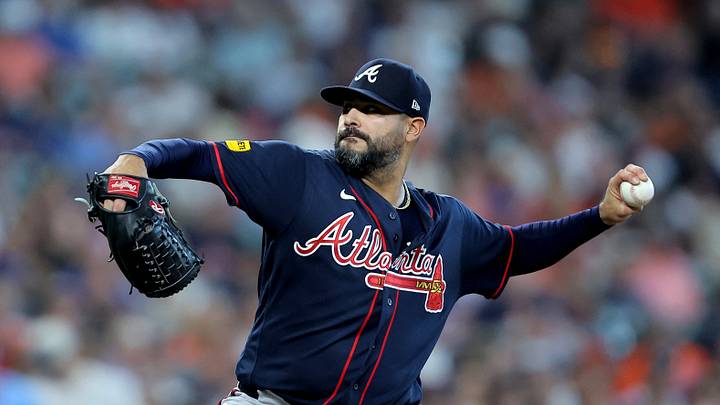 Sep 20, 2026; Houston, Texas, USA;  Atlanta Braves pitcher Martin Perez (33) delivers a pitch against the Houston Astros during the first inning at Daikin Park.  Mandatory Credit: Erik Williams-Imagn Images