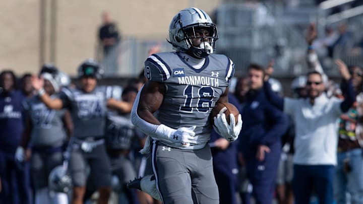 Monmouth running back Sone Ntoh scores a touchdown. Lehigh at Monmouth University football.