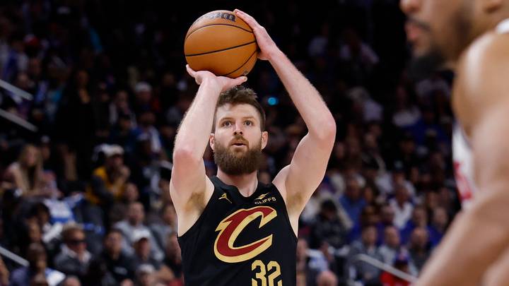 Cleveland Cavaliers forward/center Dean Wade (32) shoots in the first half against the Detroit Pistons during game two of the second round of the 2026 NBA Playoffs at Little Caesars Arena on May 7, 2026.