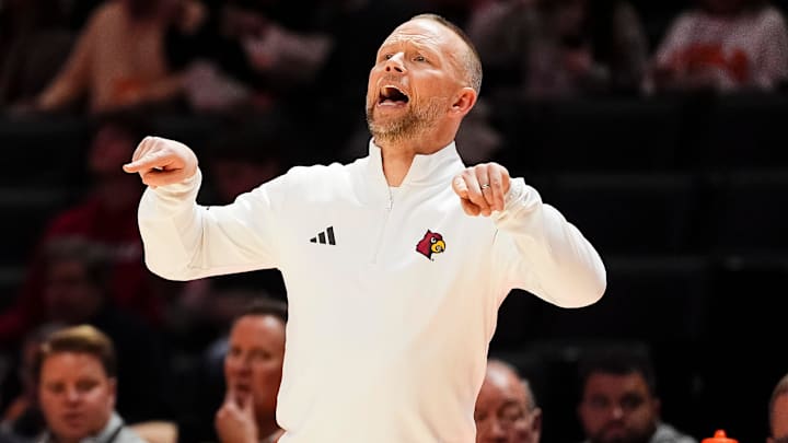 Louisville coach Pat Kelsey 