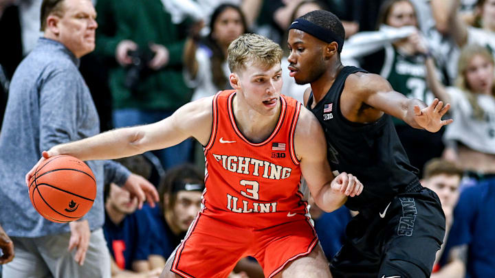 Michigan State's Tre Holloman, right, guards Illinois' Marcus Domask during the second half on