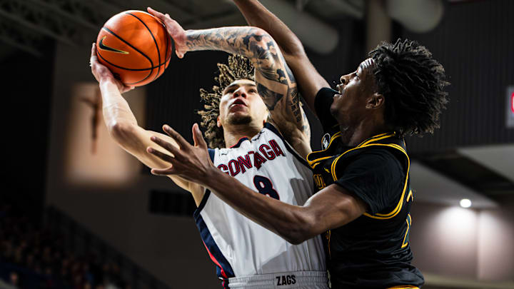 Gonzaga Bulldogs guard Jalen Warley (8).
