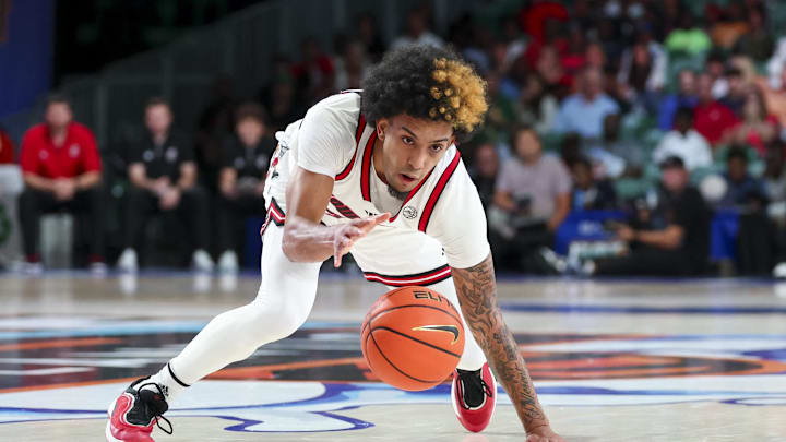 Nov 29, 2024; Paradise Island, Bahamas, BHS; Louisville Cardinals guard Chucky Hepburn (24) dribbles against the Oklahoma Sooners during the first half at Imperial Arena at the Atlantis resort. Mandatory Credit: Kevin Jairaj-Imagn Images Nov 29, 2024; Paradise Island, Bahamas, BHS; Louisville Cardinals guard Chucky Hepburn (24) dribbles against the Oklahoma Sooners during the first half at Imperial Arena at the Atlantis resort. Mandatory Credit: Kevin Jairaj-Imagn Images