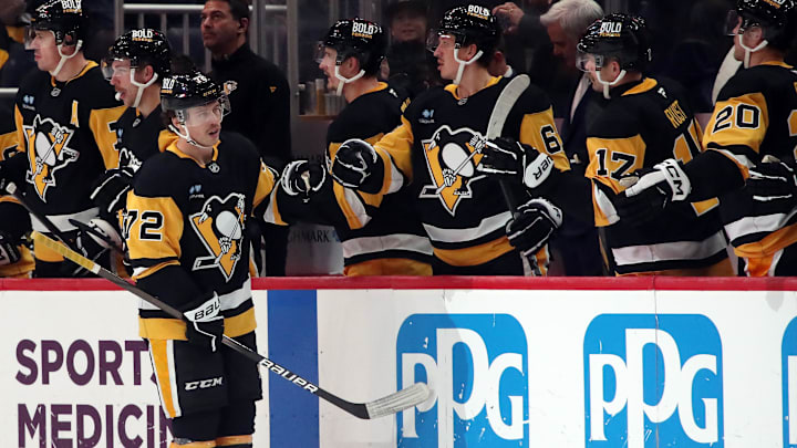 Nov 11, 2024; Pittsburgh, Pennsylvania, USA;  Pittsburgh Penguins left wing Anthony Beauvillier (72) celebrates his goal with the Penguins bench against the Dallas Stars during the second period at PPG Paints Arena. Mandatory Credit: Charles LeClaire-Imagn Images