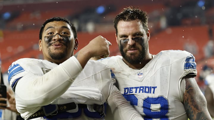 Detroit Lions offensive tackle Penei Sewell (L) celebrates with Lions offensive tackle Taylor Decker (68) 