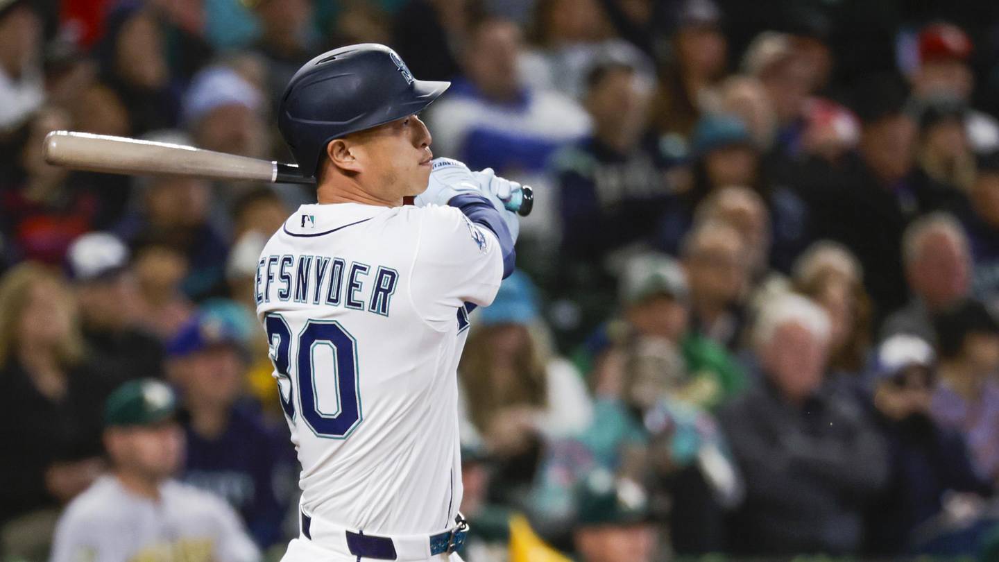 Red Sox trade rumors could solve Mariners’ Rob Refsnyder problem