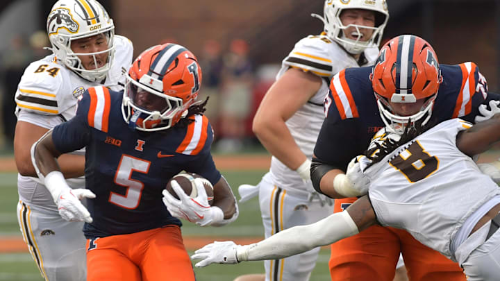Sep 13, 2025; Champaign, Illinois, USA; Illinois Fighting Illini running back Ca'Lil Valentine (5) eludes the tackle of Western Michigan Broncos cornerback Jarvarius Sims (8) during the first half at Memorial Stadium. Mandatory Credit: Ron Johnson-Imagn Images Sep 13, 2025; Champaign, Illinois, USA; Illinois Fighting Illini running back Ca'Lil Valentine (5) eludes the tackle of Western Michigan Broncos cornerback Jarvarius Sims (8) during the first half at Memorial Stadium. Mandatory Credit: Ron Johnson-Imagn Images