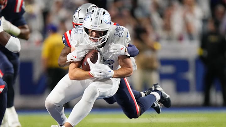 Oct 5, 2025; Orchard Park, New York, USA; Buffalo Bills tight end Dalton Kincaid (86) makes a catch against the New England Patriots during the first half