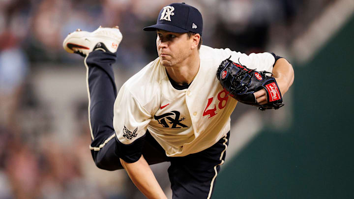 El lanzador de los Rangers Jacob deGrom es líder en FIP entre los activos