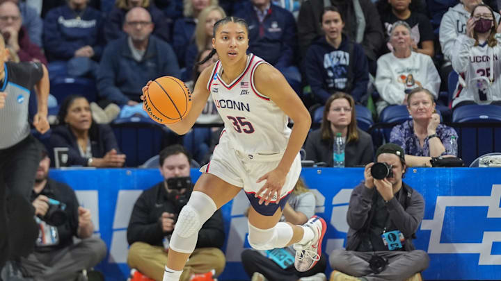 The UConn Huskies and guard Azzi Fudd are favored to win the national title.