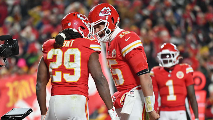 Dec 7, 2025; Kansas City, Missouri, USA; Kansas City Chiefs running back Kareem Hunt (29) and Kansas City Chiefs quarterback Patrick Mahomes (15) celebrate after a touchdown during the third quarter against the Houston Texans at GEHA Field at Arrowhead Stadium. Mandatory Credit: Amy Kontras-Imagn Images Dec 7, 2025; Kansas City, Missouri, USA; Kansas City Chiefs running back Kareem Hunt (29) and Kansas City Chiefs quarterback Patrick Mahomes (15) celebrate after a touchdown during the third quarter against the Houston Texans at GEHA Field at Arrowhead Stadium. Mandatory Credit: Amy Kontras-Imagn Images