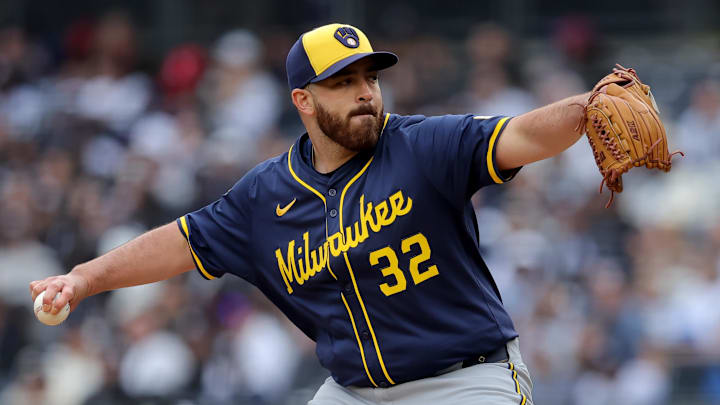 Mar 30, 2025; Bronx, New York, USA; Milwaukee Brewers starting pitcher Aaron Civale (32) pitches against the New York Yankees during the first inning at Yankee Stadium. Mar 30, 2025; Bronx, New York, USA; Milwaukee Brewers starting pitcher Aaron Civale (32) pitches against the New York Yankees during the first inning at Yankee Stadium.