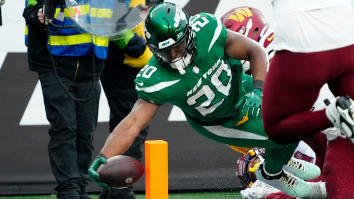 New York Jets running back Breece Hall (20) leaps for a touchdown towards the end of the first half,