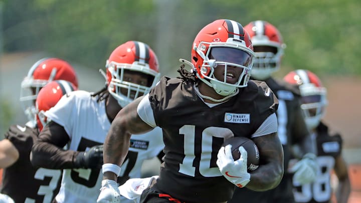 Cleveland Browns running back Quinshon Judkins (10) runs for yards during practice at NFL minicamp, Wednesday, June 11, 2025, in Berea, Ohio.