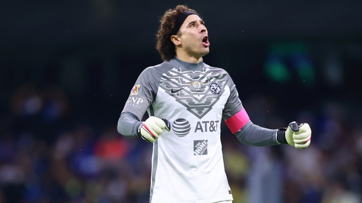 Guillermo Ochoa solamente recibió 8 goles en el torneo