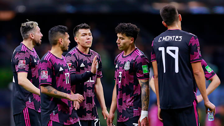Jugadores de México en partido ante Estados Unidos.