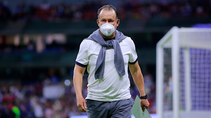 Juan Reynoso ha empezado a tener malos momentos con Cruz Azul Juan Reynoso ha empezado a tener malos momentos con Cruz Azul