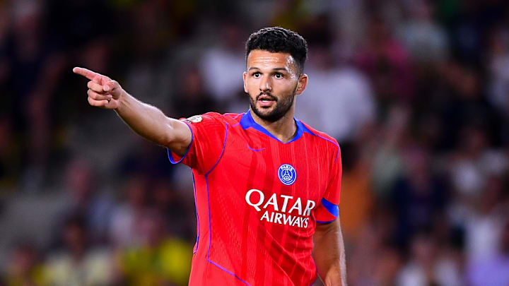 Le rouge est de retour au PSG, avec ce nouveau maillot third.