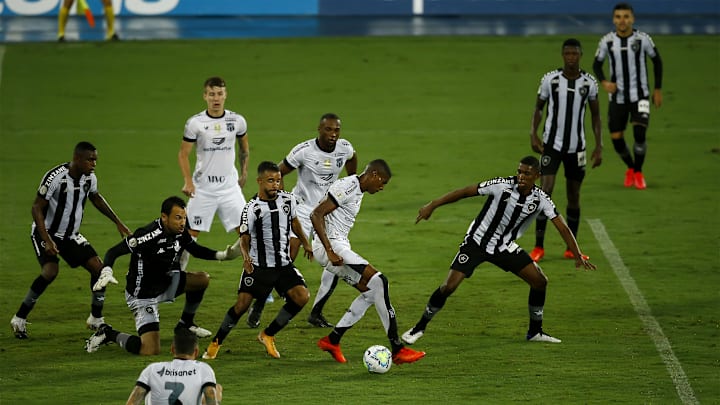 Duelo de alvinegros na Arena Castelão