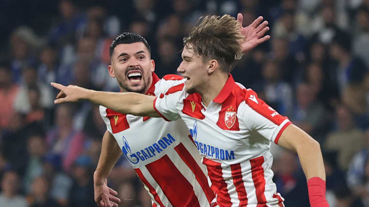 Vasilije Kostov bei Bayern im Gespräch