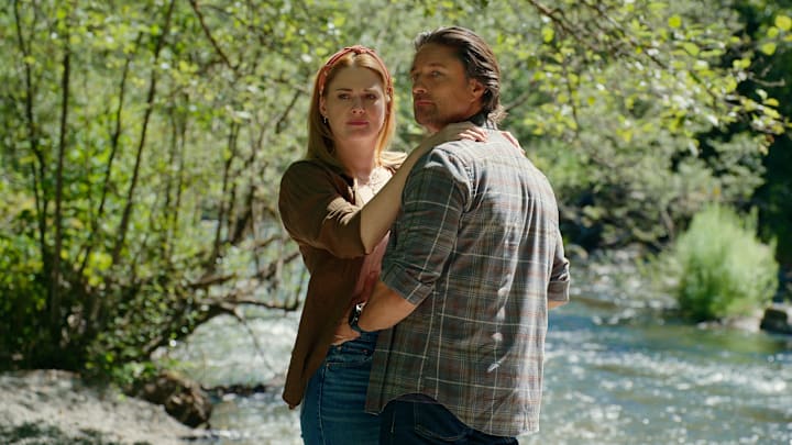 Virgin River. (L to R) Alexandra Breckenridge as Mel Monroe, Martin Henderson as Jack Sheridan in episode 504 of Virgin River. Cr. Courtesy of Netflix © 2023