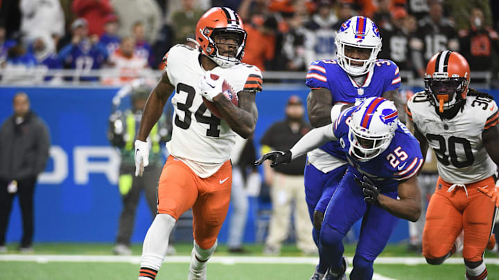 Nov 20, 2022; Detroit, Michigan, USA;  Cleveland Browns running back Jerome Ford (34) runs the ball